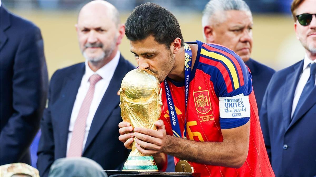 مانشستر سيتي يرد على عرض برشلونة الثاني للتعاقد مع رودري