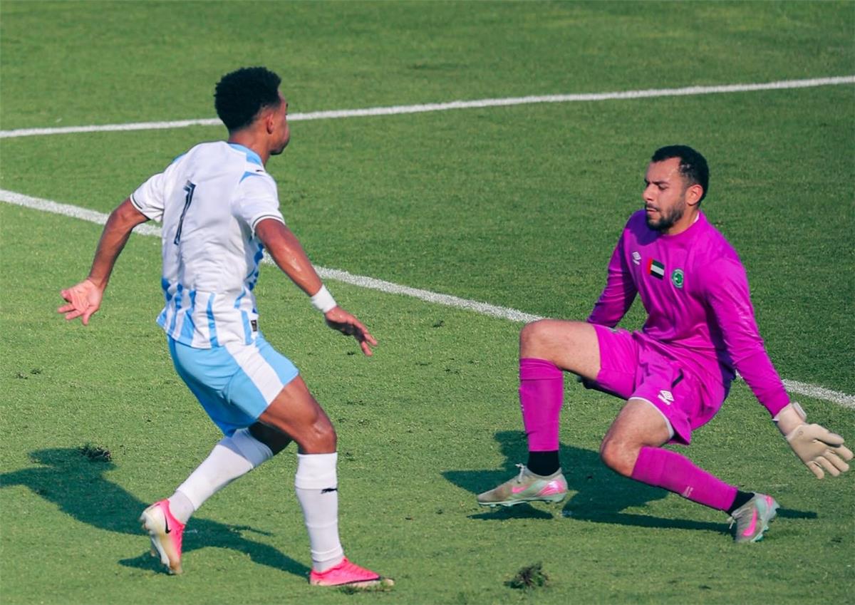 بيراميدز يفوز على مودرن دبي بنصف دستة أهداف