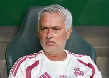 بعد ثلاثية ريال مدريد أمام شالكه مورينيو ينذر إسبانيول قبل انطلاق الدوري الإسباني