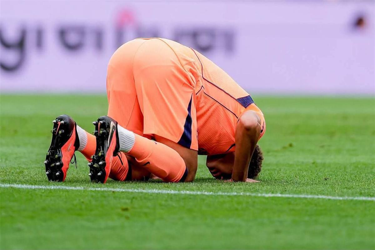 برشلونة يتغنى بالحس التهديفي لـ حمزة عبد الكريم بعد تألقه أمام بازل 