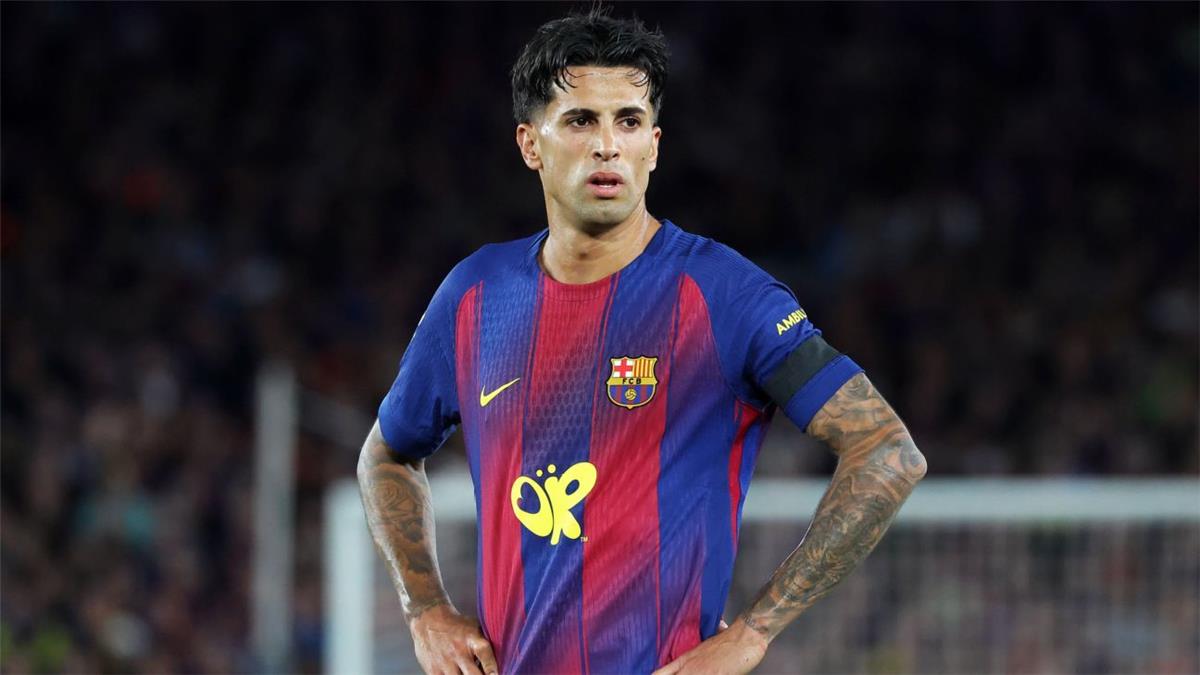 كانسيلو يصل إلى برشلونة ويؤكد: كنت مستعدًا للتوقف عن اللعب مع الهلال 