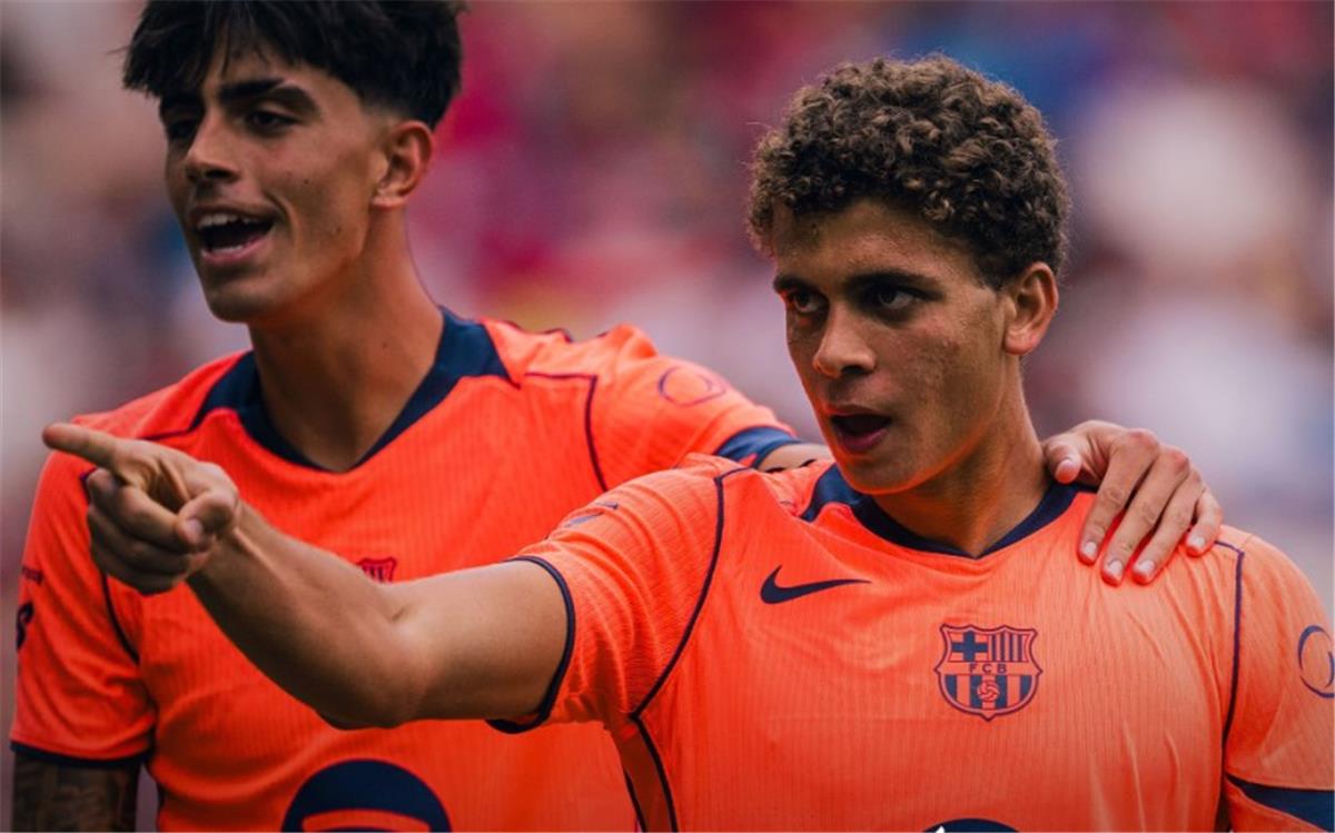 برشلونة يحمس حمزة عبد الكريم قبل مواجهة الأهلي 