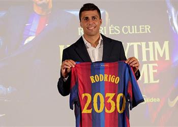 تفاصيل اليوم الأول لـ رودري في تدريبات برشلونة موعد تقديمه وموقفه من مباراة الأهلي