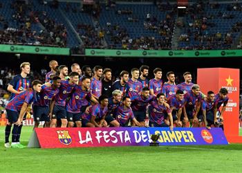 بدأت المفاوضات برشلونة يحدد بديل ألفاريز لدعم هجومه