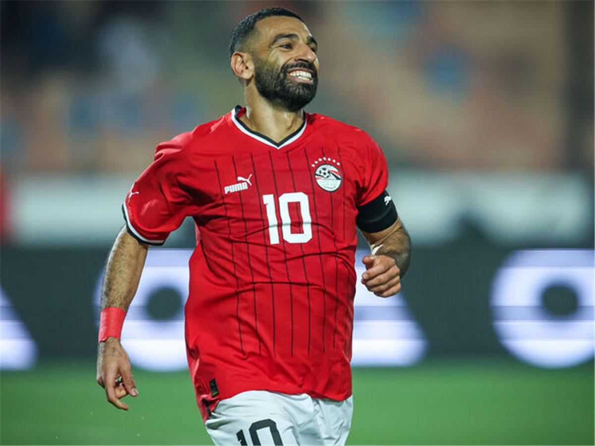 عملاق أوروبي يزاحم طرابزون سبور على ضم محمد صلاح 