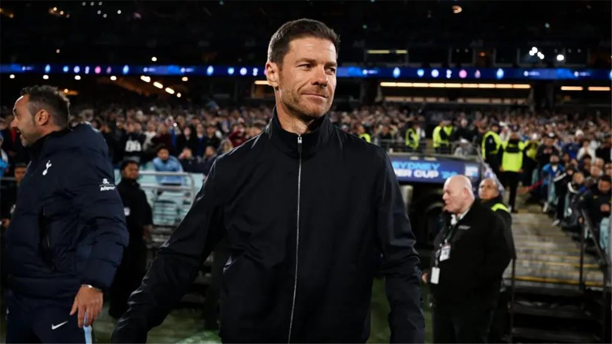 تشابي ألونسو: تجربة ريال مدريد كانت مؤلمة.. وتعلمت التدريب من والدي