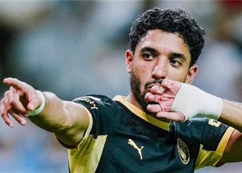 قنبلة مدوية ردود فعل مثيرة من جماهير توتنهام بشأن التعاقد مع عمر مرموش