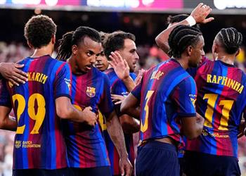 صحف إنجلترا تؤكد مفاوضات مانشستر يونايتد لضم لاعب برشلونة وقيمة الصفقة