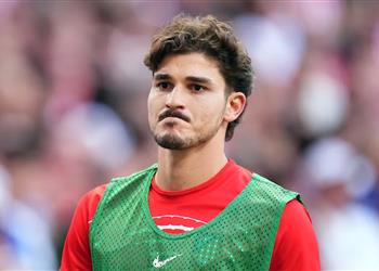 رد قاطع من أتلتيكو مدريد على رئيس برشلونة السابق بشأن صفقة ألفاريز