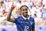 بديل محمد صلاح.. مفاوضات حاسمة بين ليفربول وباريس سان جيرمان بشأن باركولا وعقبة واحدة 