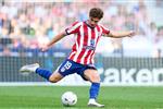 شيرر ينصح آرسنال باستغلال حرب برشلونة وأتلتيكو مدريد حول ألفاريز