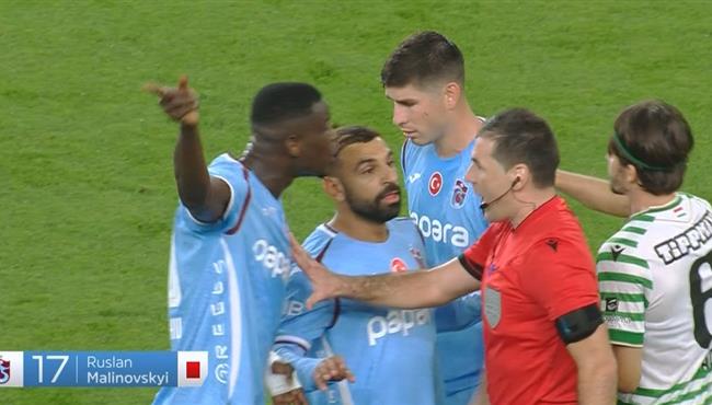 طرد لاعب طرابزون سبور امام فيرينسفاروش بالدوري الاوروبي