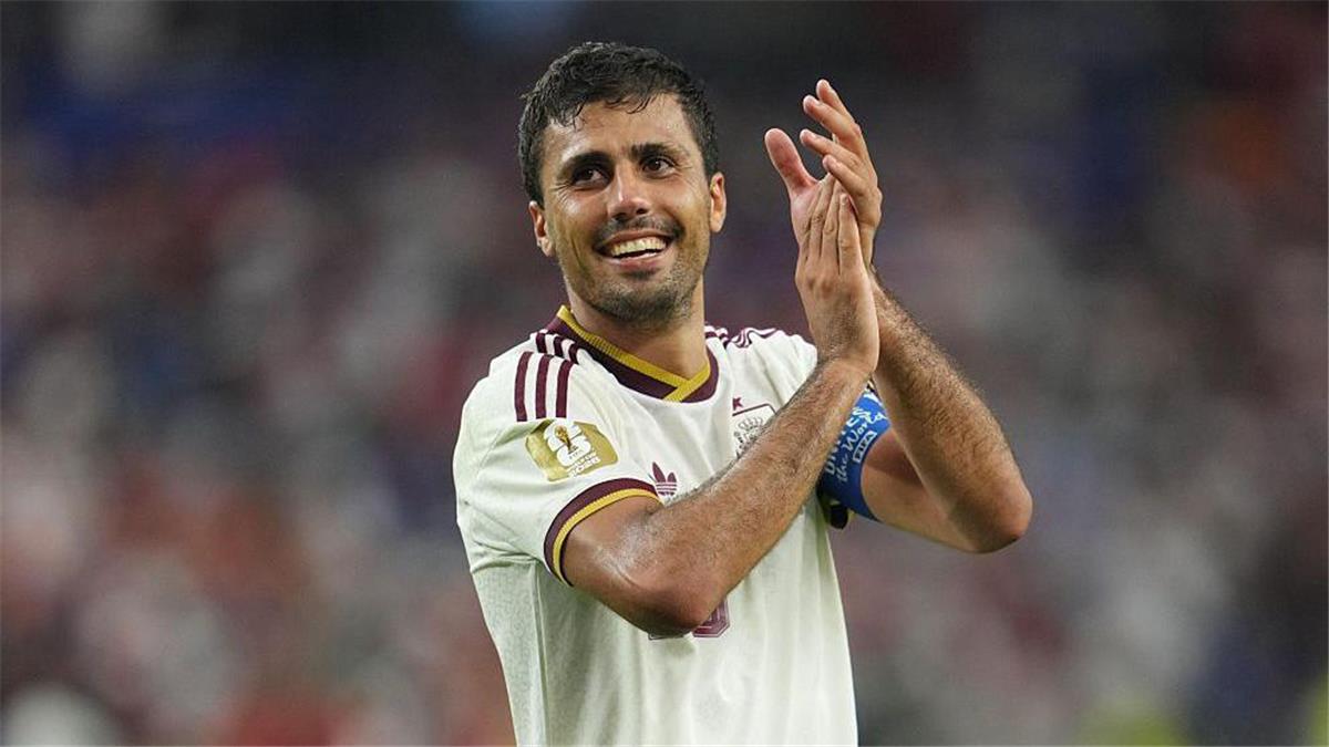 تقارير: انتقال رودري إلى ريال مدريد في خطر.. وعملاق أوروبي يترقب 