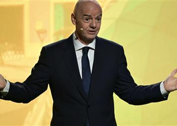رئيس فرنسا يتدخل في أزمة إنفانتينو ويتوجه بطلب إلى رئيس كاف