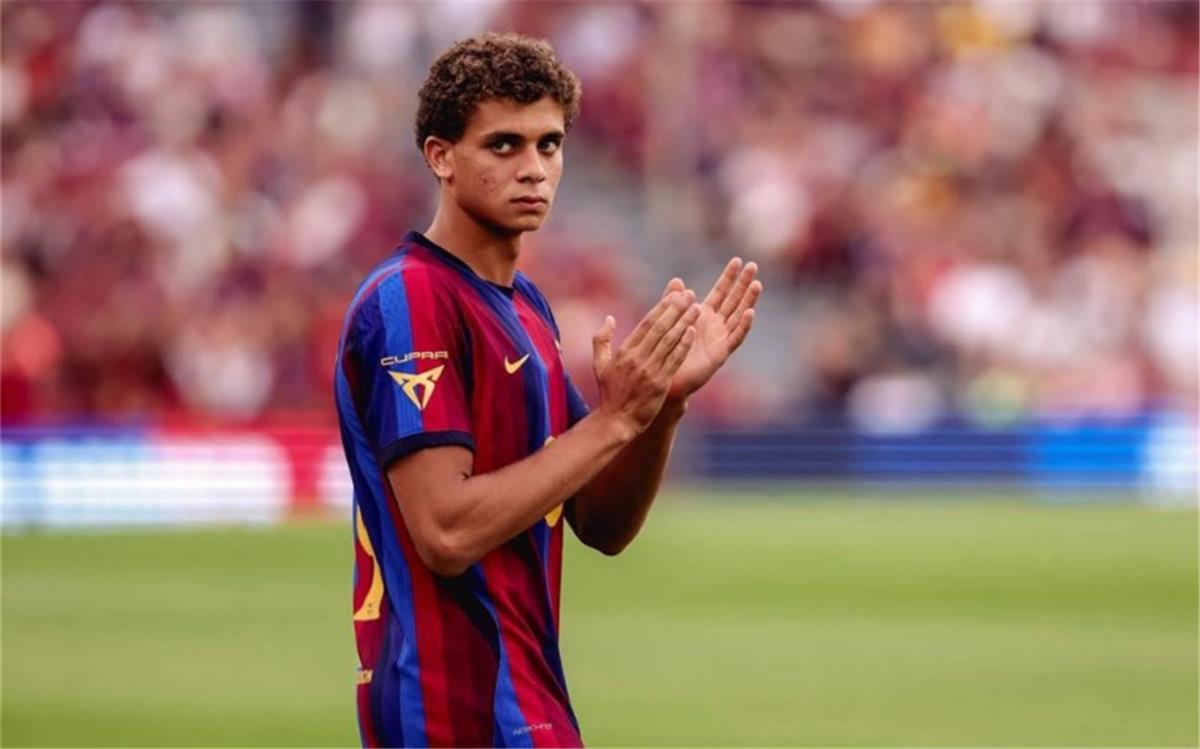 برشلونة يحتفي بحمزة عبد الكريم قبل مواجهة رايو فاليكانو 