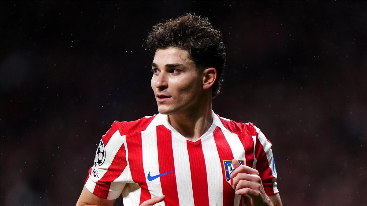 سيميوني يدعم ألفاريز مجددًا في أزمته مع أتلتيكو مدريد: سنحاول مساعدته 