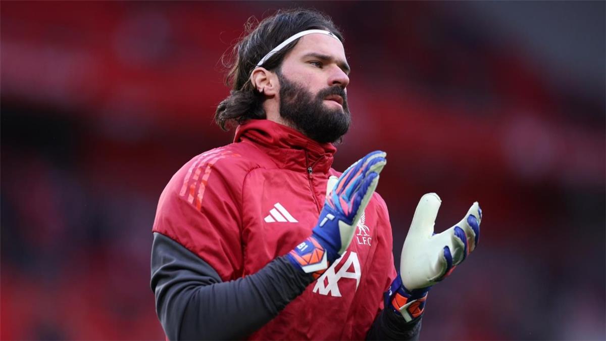 ليفربول يمهد الطريق لرحيل أليسون ويحسم صفقة جديدة 