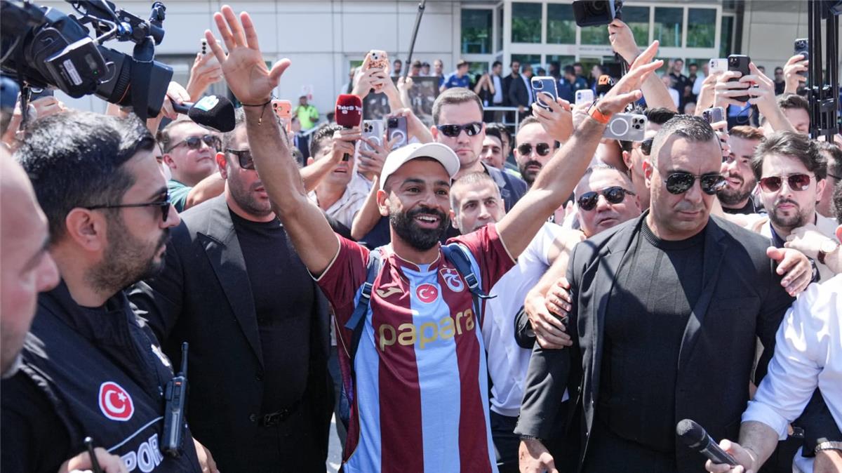 صور | هل ألمح طرابزون سبور لقميص محمد صلاح؟