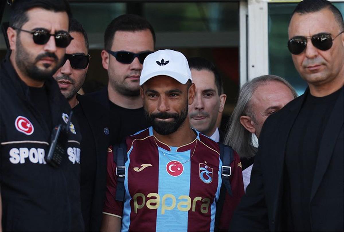 بعد فشل ضم محمد صلاح .. بشكتاش يستهدف نجم مانشستر يونايتد السابق