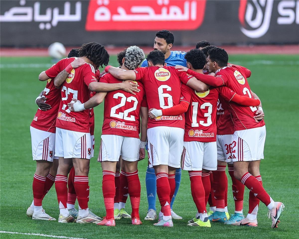 عين في الجنة وعين في النار.. نجم الأهلي يتلقى عرضًا كبيرًا من الدوري السعودي