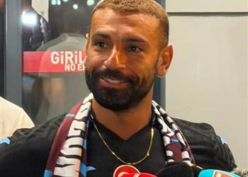 فيديو أمر لا يصدق أول تعليق من محمد صلاح بعد وصوله مطار طرابزون أمام حشد أسطوري