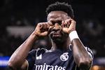 هل يرحل؟.. تصرف غريب من فينيسيوس أثناء مفاوضات تجديد عقده مع ريال مدريد