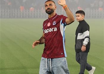 فيديو محمد صلاح يثير جنون سيدة مسنة في تركيا