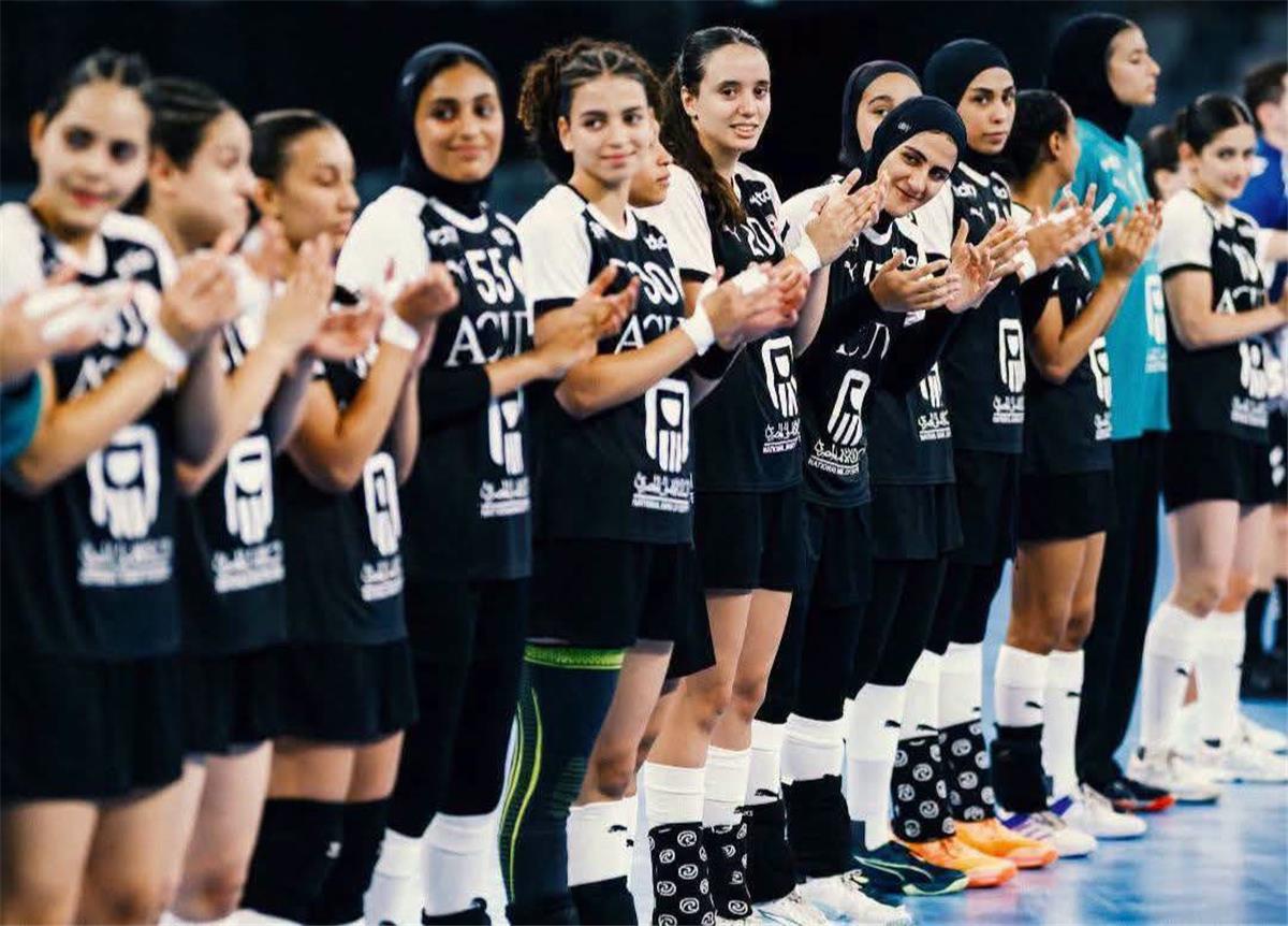 القناة الناقلة لمباراة مصر وإسبانيا اليوم في كأس العالم لكرة اليد للناشئات 