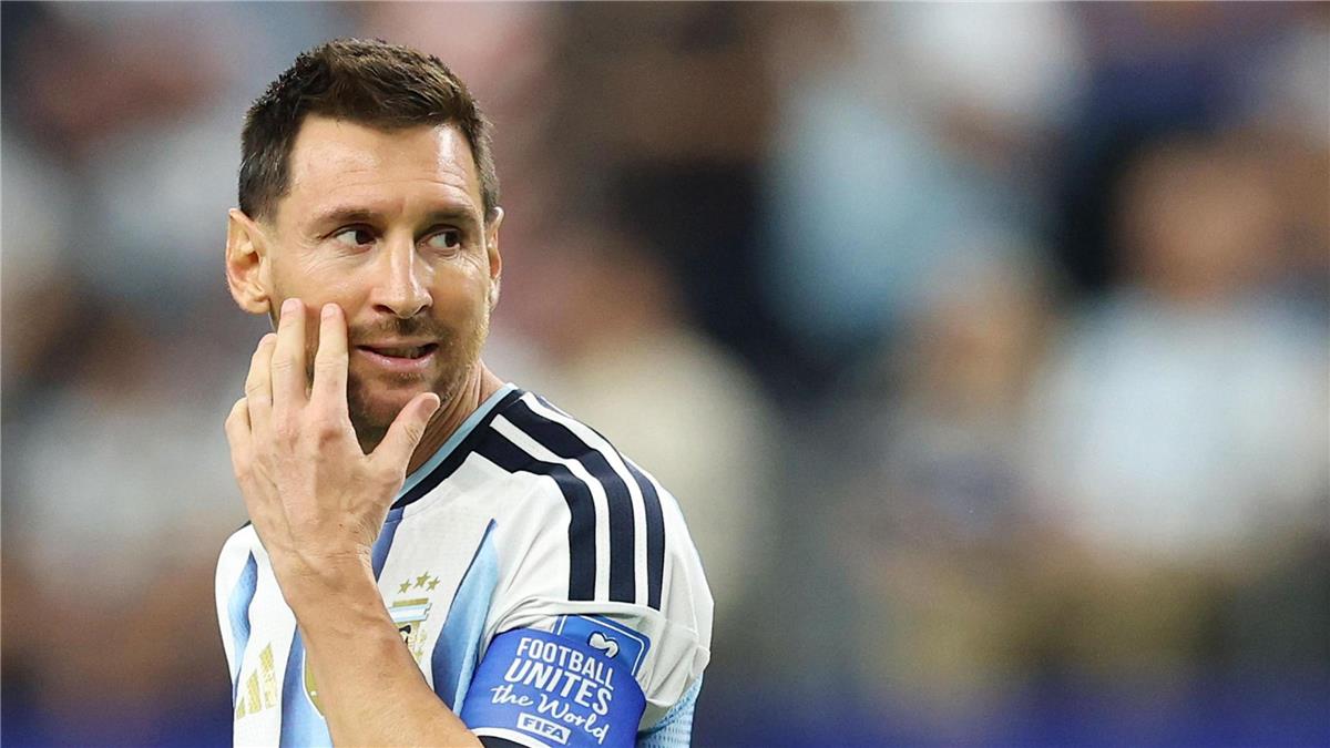 رئيس الاتحاد الأرجنتيني يوضح موقف ميسي من الاعتزال الدولي 