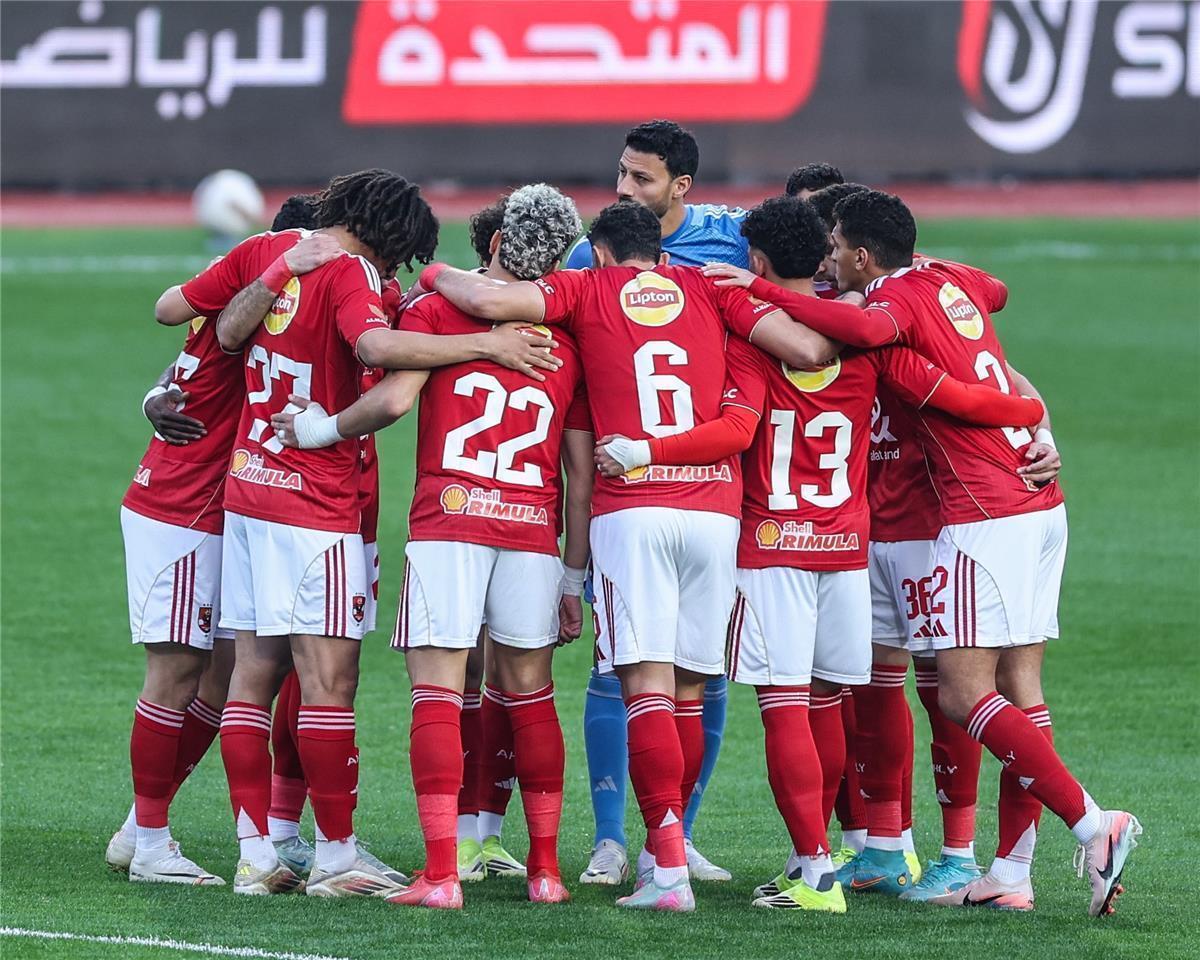 شوبير: لاعب الأهلي كان سينتقل لـ الزمالك لولا عائق القيد
