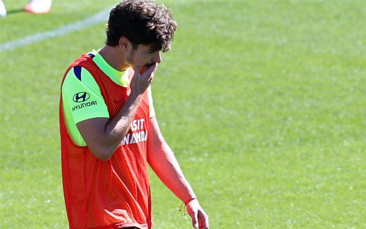 ردود أفعال جماهير أتلتيكو مدريد تجاه ألفاريز بعد فشل انضمامه إلى برشلونة 