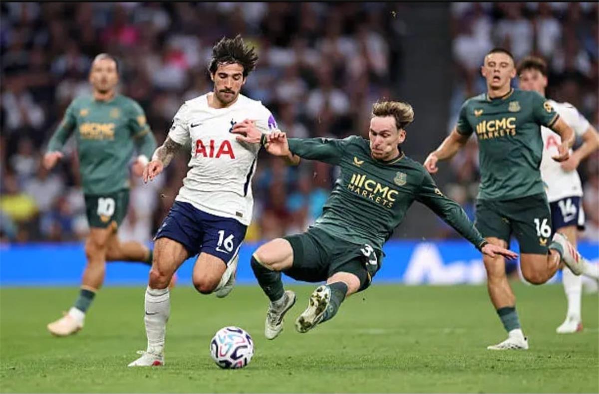 فيديو | توتنهام يواصل نزيف النقاط في الدوري الإنجليزي ويتعادل سلبيًا أمام إيفرتون