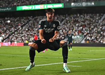 فيديو في الوقت القاتل كارلوس إسبي يسجل هدف ريال مدريد الثالث أمام إلتشي