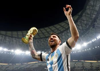 رئيس إنتر ميلان السابق: قدمت عرضًا بنصف مليار يورو لضم ميسي.. وهكذا رد