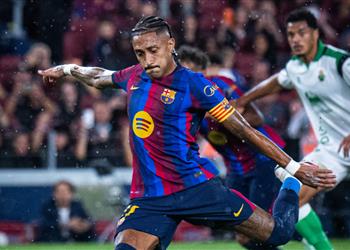 فيديو 3 ضربات جزاء هاتريك رافينها يقود برشلونة لاكتساح راسينج بسباعية في الدوري الإسباني