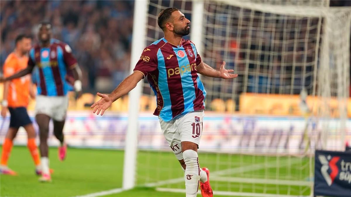 فيديو | لقطة رائعة بين جماهير طرابزون ومحمد صلاح قبل مباراة جالطة سراي