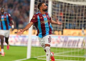 فيديو لقطة رائعة بين جماهير طرابزون ومحمد صلاح قبل مباراة جالطة سراي