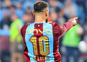 لم يفعلها غيره.. إحصائية تاريخية لـ محمد صلاح بعد الهاتريك أمام جالطة سراي