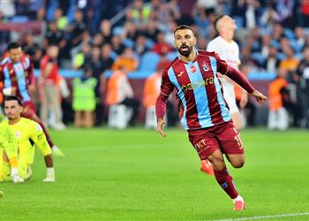 فيديو | كيف احتفل محمد صلاح بالهاتريك بعد انتهاء مباراة طرابزون سبور وجالطة سراي؟