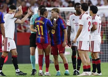 لاعب برشلونة يغادر مصاب ا أمام إشبيلية