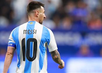 سكالوني يختار لاعب ا غير متوقع لخلافة ميسي في القميص 10