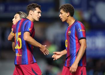 الكشف عن مدة غياب لاعب برشلونة بعد إصابته أمام إشبيلية