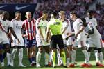قناة ريال مدريد تفضح التحكيم بعد الديربي: ينتمي لبرشلونة.. ولا يُطرد الخصم إلا إذا استخدم مسدسًا