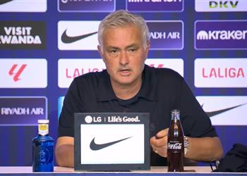 فيديو تصرف مثير للجدل من مورينيو خلال المؤتمر الصحفي بعد الخسارة أمام أتلتيكو مدريد