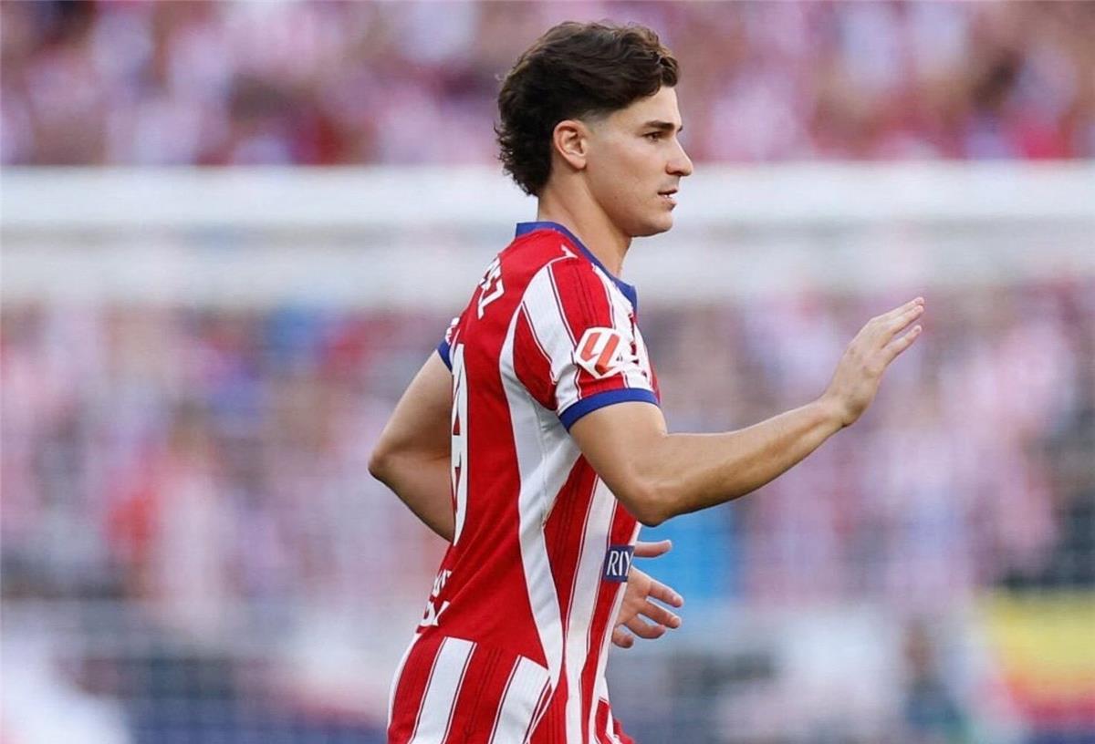 فيديو | ألفاريز يوجه صدمة قوية لجماهير برشلونة بعد انتهاء ديربي مدريد