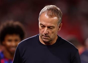 فليك يكافئ لاعبي برشلونة بقرار استثنائي