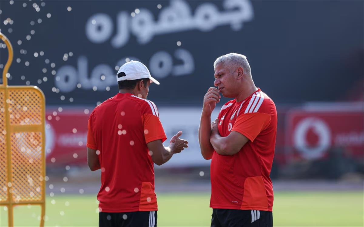 وائل جمعة يجتمع مع الحسين عموتة في مران الأهلي