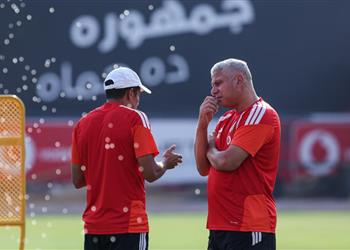 وائل جمعة يجتمع مع الحسين عموتة في مران الأهلي