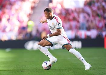 لاعب فرنسا السابق يفتح النار على مبابي فوزه بالكرة الذهبية سيكون مهزلة