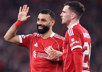 روبرتسون مدافعًا عن محمد صلاح: لا يمكن إبعاده عن التشكيل الأساسي مثل رونالدو